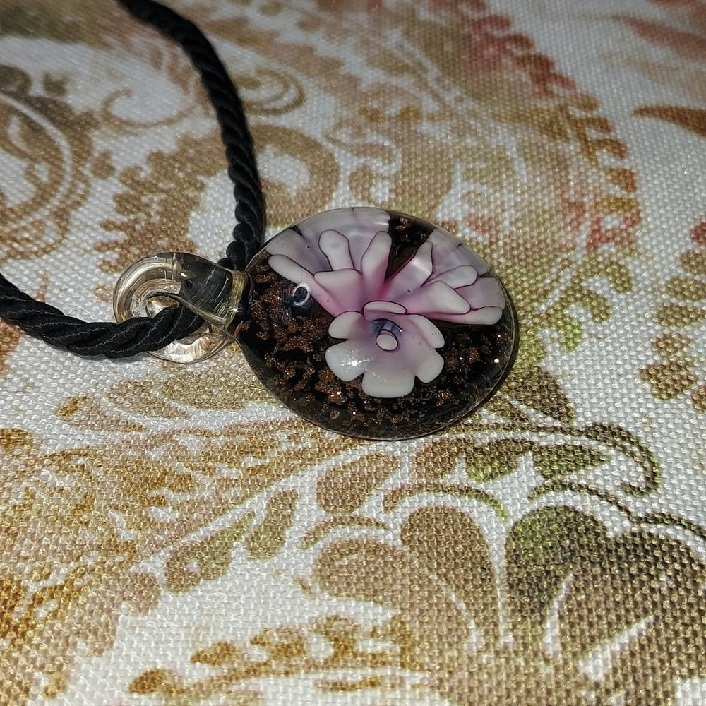 Fused glass floral pendant necklace - Picture 5 of 7